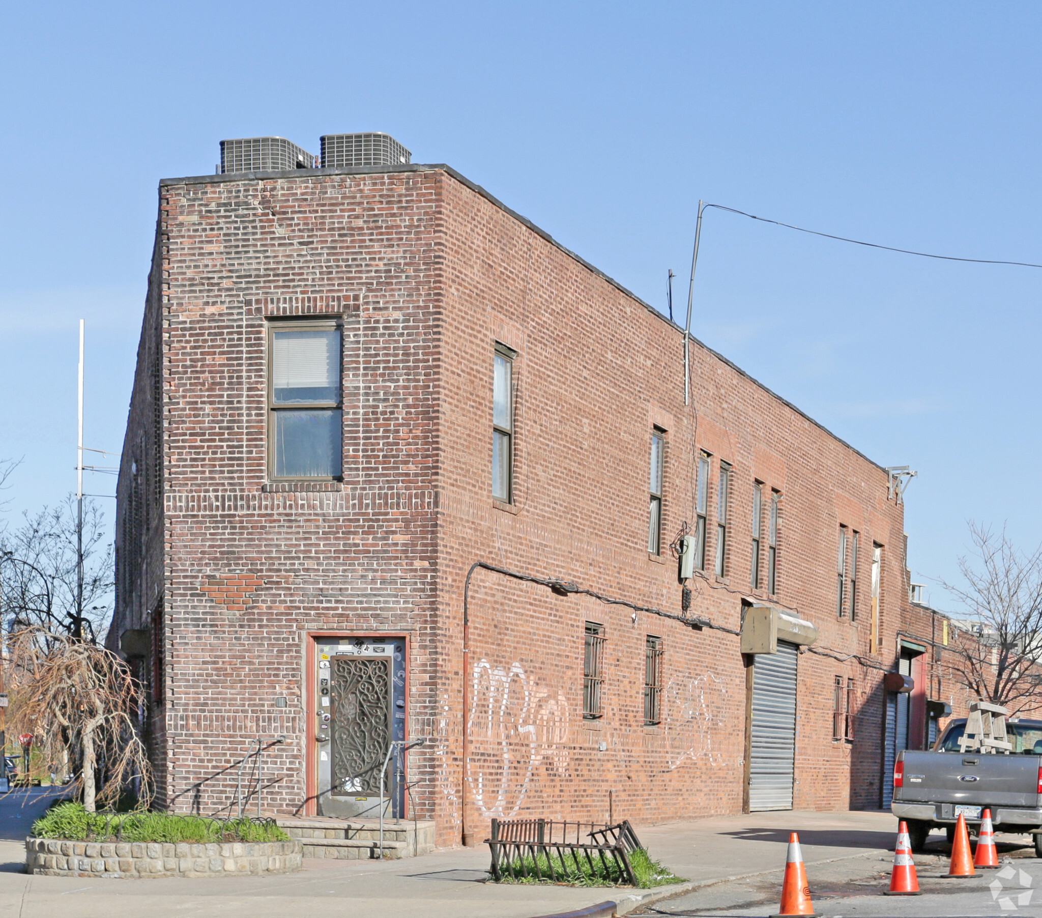 37 N 15th St, Brooklyn, NY for sale Primary Photo- Image 1 of 1