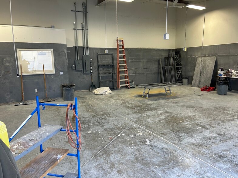 1 New Industrial Way, Warren, RI for lease - Interior Photo - Image 2 of 23