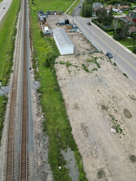 670 10th Ave, Carstairs, AB for sale - Aerial - Image 2 of 4