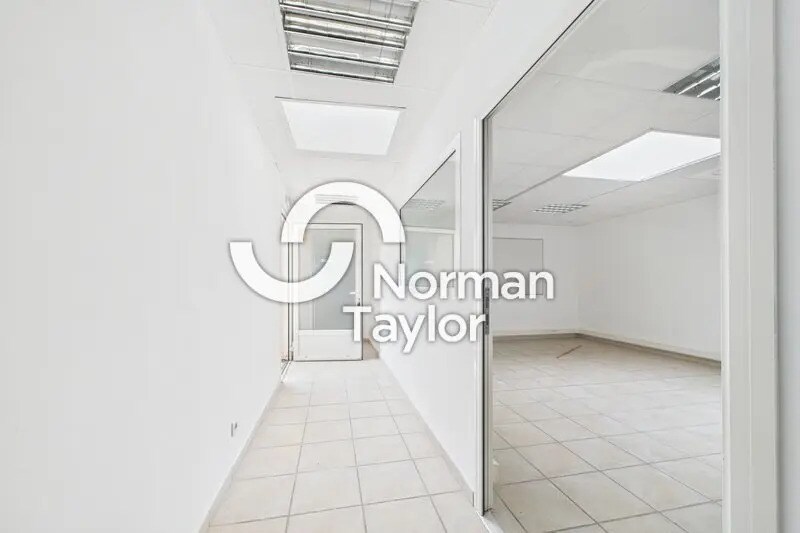 Office in Montpellier for lease - Interior Photo - Image 3 of 12