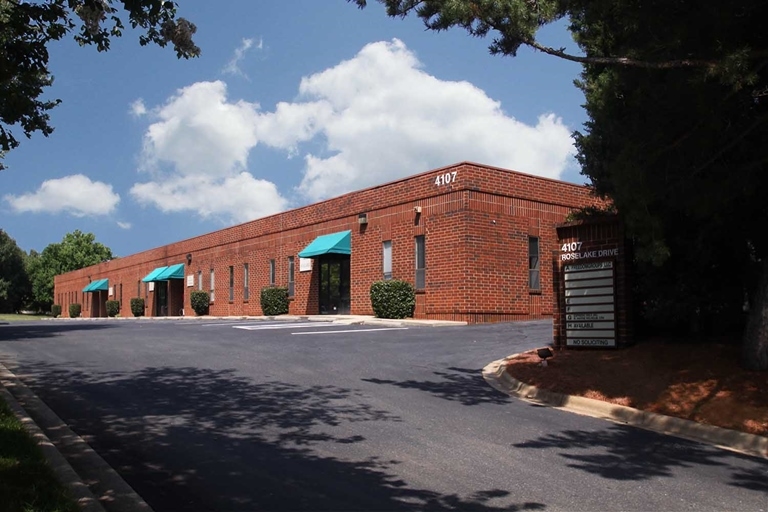 4107 Rose Lake Dr, Charlotte, NC for lease - Primary Photo - Image 1 of 2