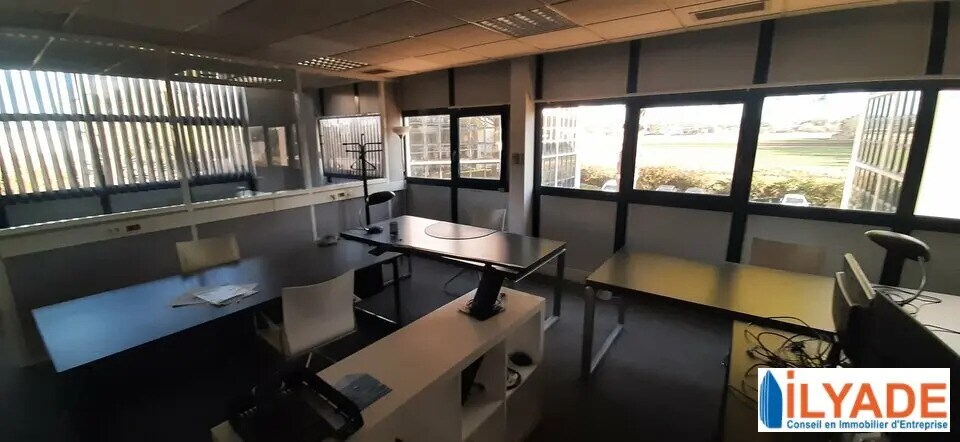 Office in Aix-en-Provence for lease - Interior Photo - Image 2 of 6