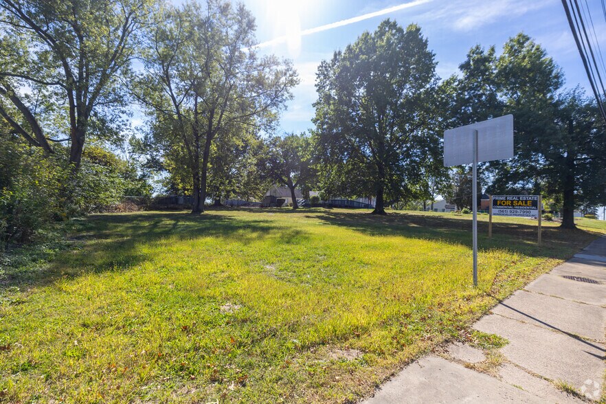 3 Parcels for Sale portfolio of 2 properties for sale on LoopNet.com - Primary Photo - Image 1 of 2