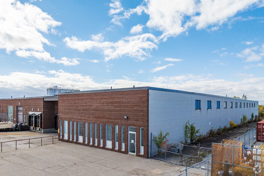400 Flint Rd, Toronto, ON for lease - Building Photo - Image 2 of 3