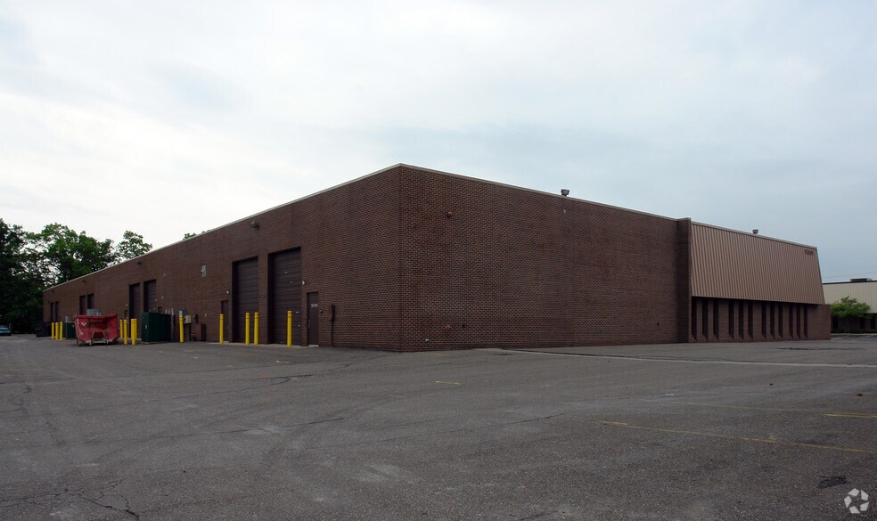 15101 Century Dr, Dearborn, MI for lease - Building Photo - Image 2 of 2