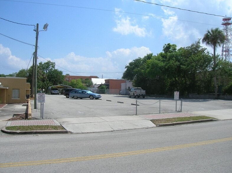 501-507 Delannoy Ave, Cocoa, FL for lease - Building Photo - Image 2 of 11