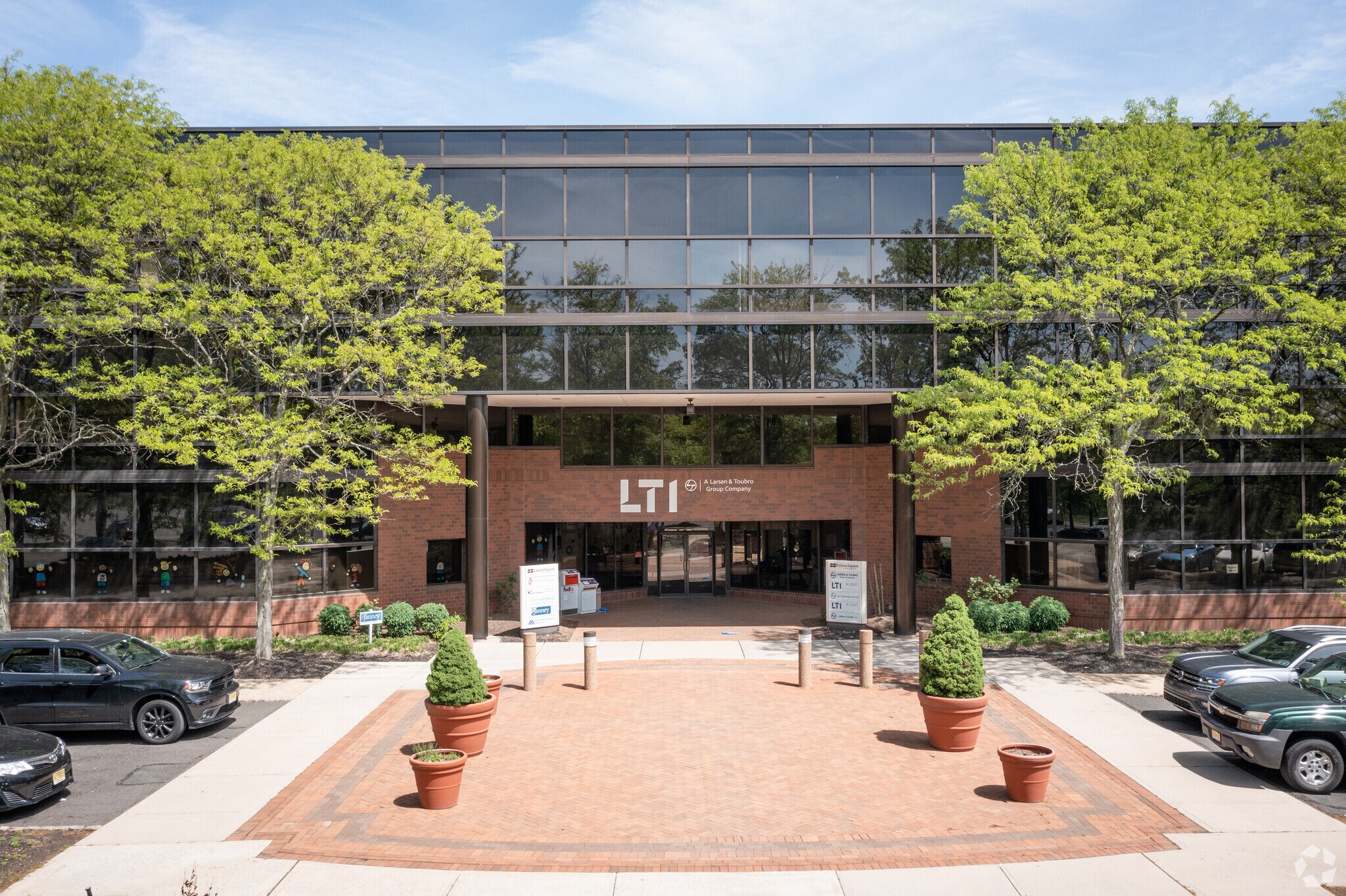 2035 Lincoln Hwy, Edison, NJ 08817 Edison Square West