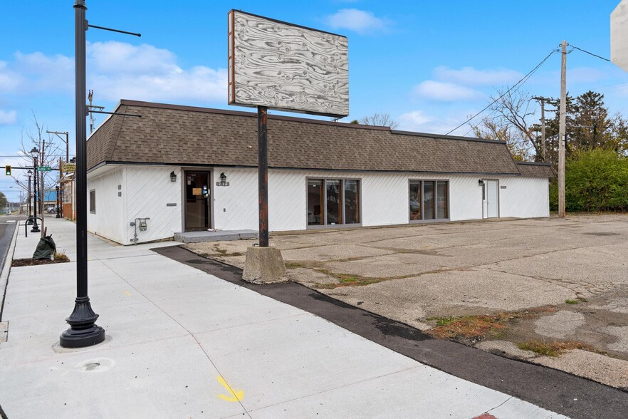 136-138 N Broad St, Fairborn, OH for sale - Building Photo - Image 1 of 39