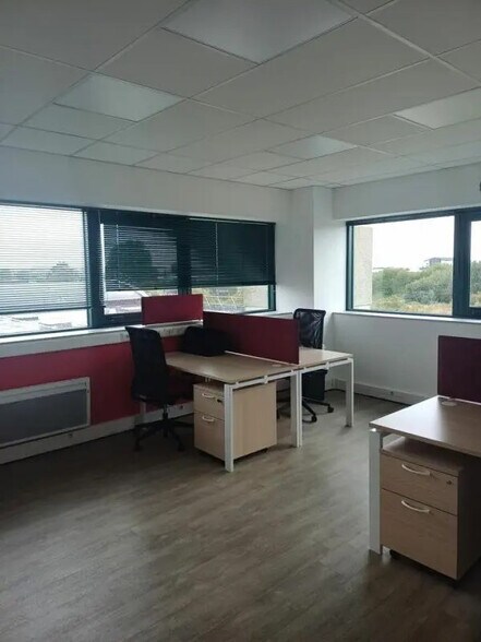 Office in Caen for lease - Building Photo - Image 2 of 9