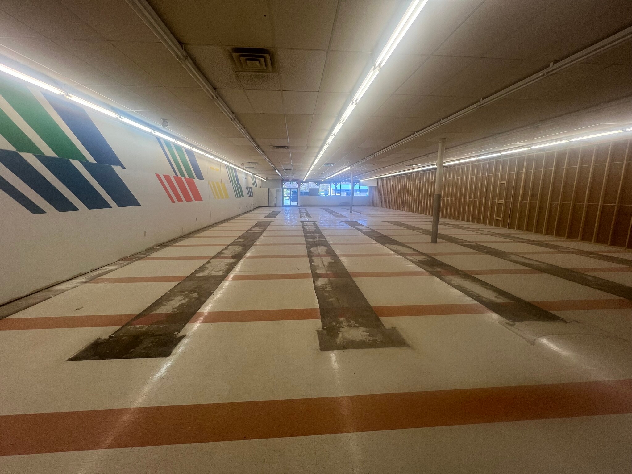 198 Pocahontas Trl, White Sulphur Springs, WV for lease Interior Photo- Image 1 of 10