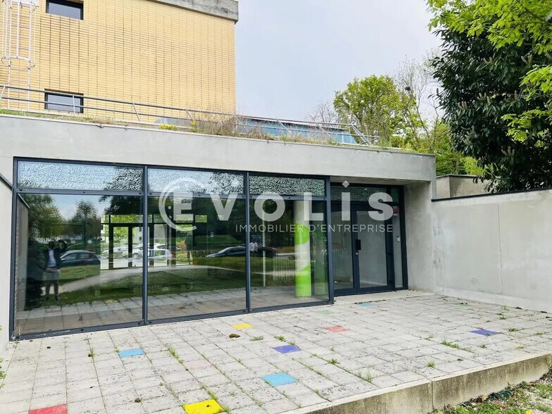 Office in Champs-sur-Marne for sale - Building Photo - Image 2 of 12