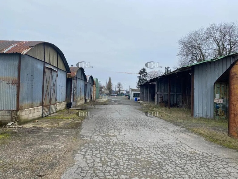 Flex in Santeny for lease - Building Photo - Image 2 of 6