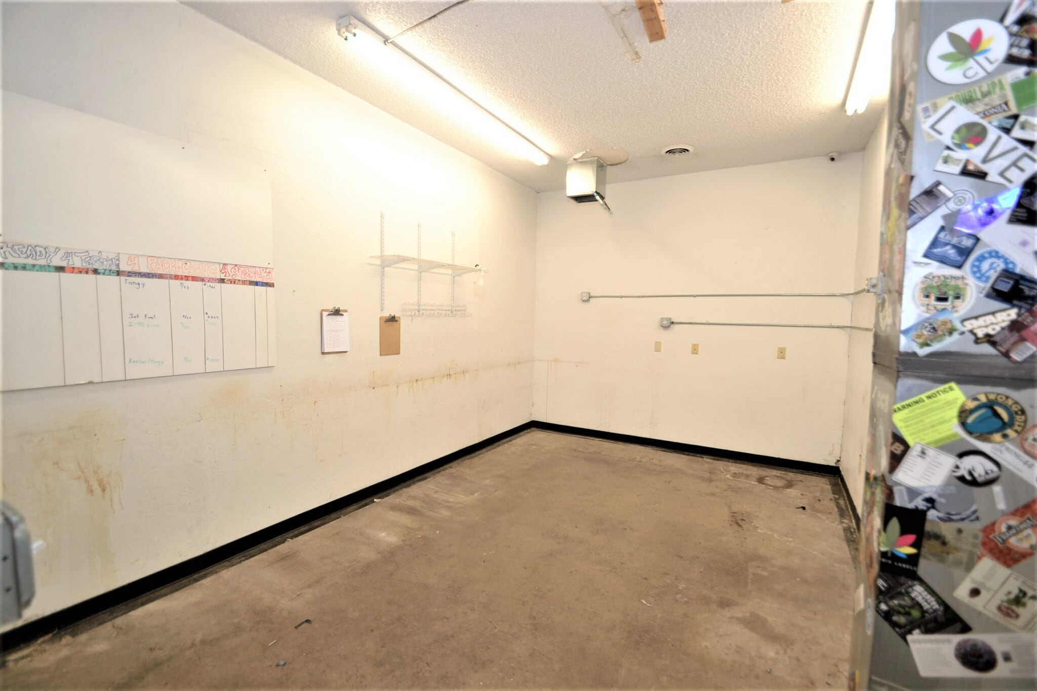 325 Delaware Dr, Colorado Springs, CO for lease Interior Photo- Image 1 of 12