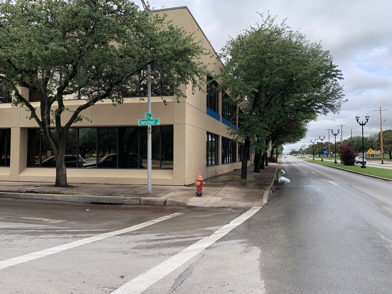 100 Chestnut St, Abilene, TX for lease - Building Photo - Image 1 of 9