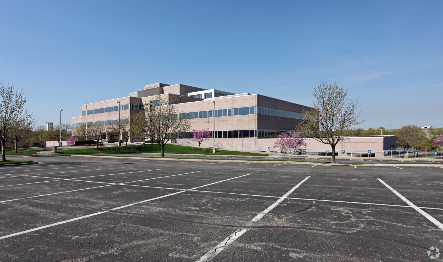 11300 Corporate Ave, Lenexa, KS 66219