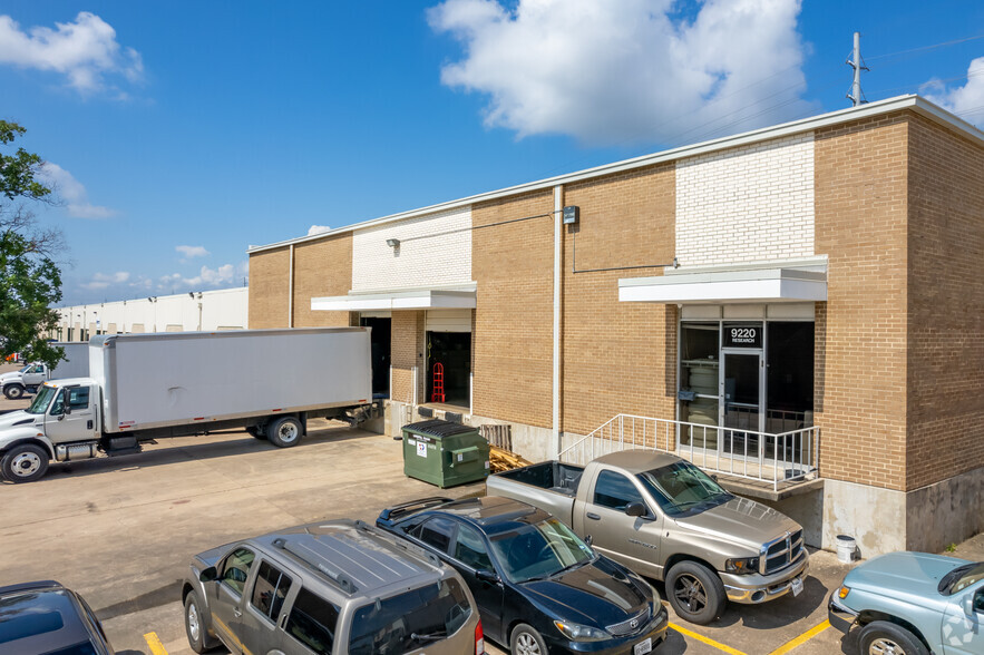 9220-9232 Research Blvd, Austin, TX for lease - Building Photo - Image 2 of 5