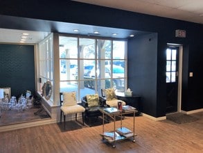 106-140 Barrington Commons Ct, Barrington, IL for sale Interior Photo- Image 2 of 6