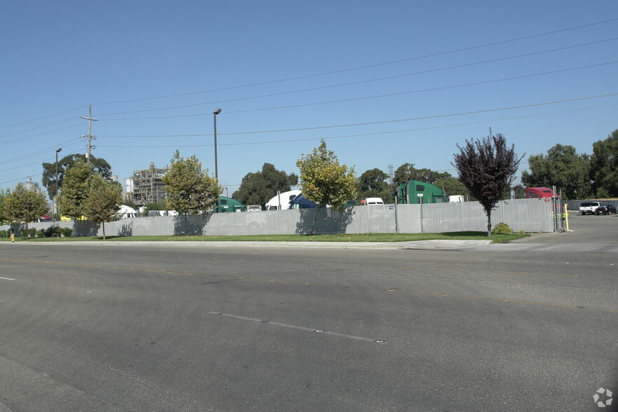 1425 Industrial Dr, Stockton, CA for lease - Primary Photo - Image 1 of 3