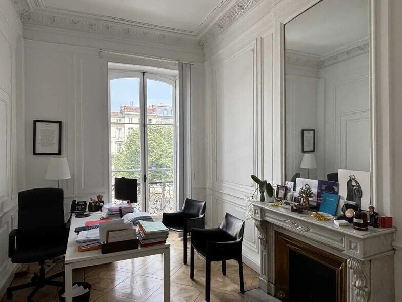 Office in Bordeaux for lease - Interior Photo - Image 3 of 8