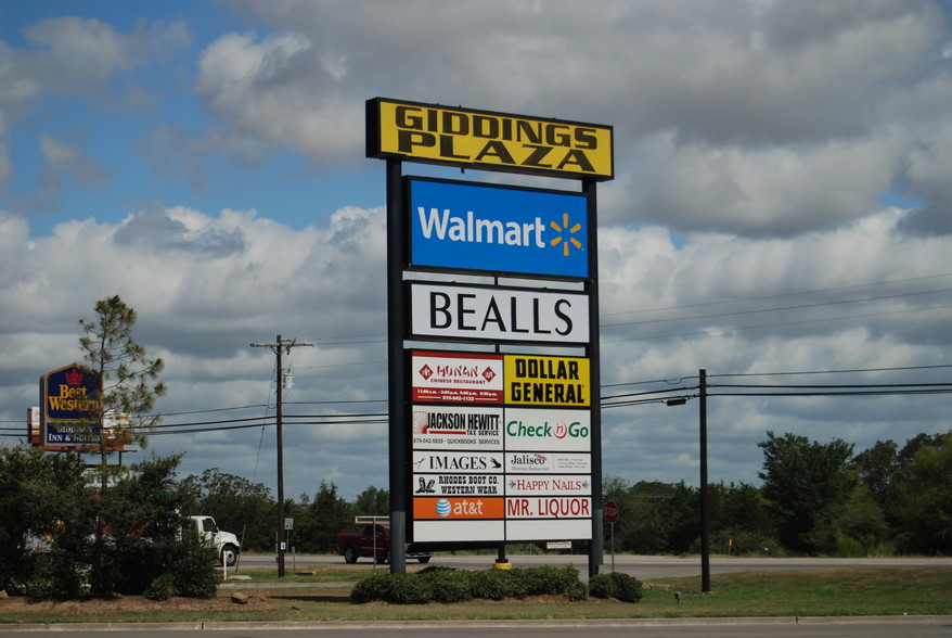 2428-2490 E Austin St, Giddings, TX for lease - Building Photo - Image 3 of 4