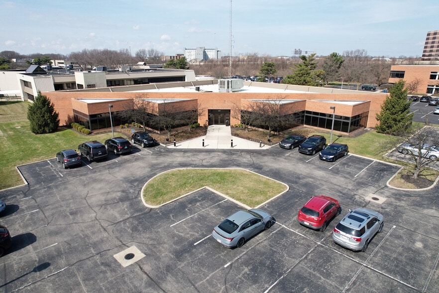 330 E Wilson Bridge Rd, Worthington, OH for sale - Building Photo - Image 1 of 1