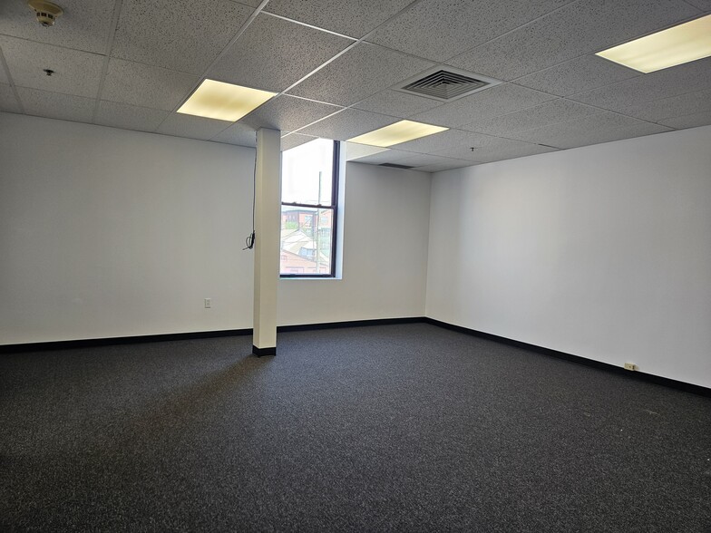 484 Main St, Middletown, CT for lease - Interior Photo - Image 1 of 9