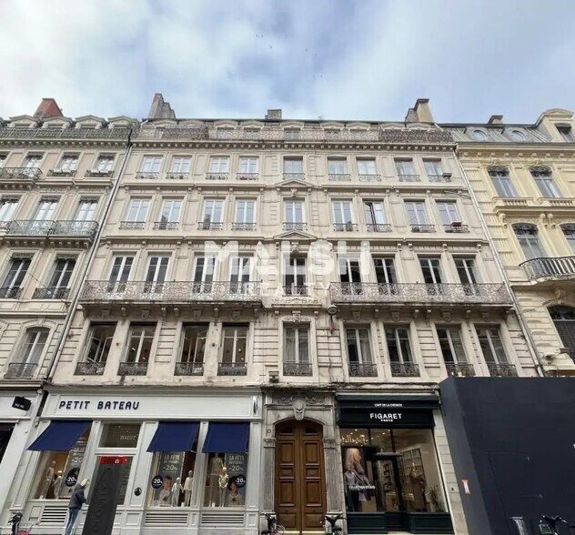 Office in Lyon for lease - Building Photo - Image 1 of 13