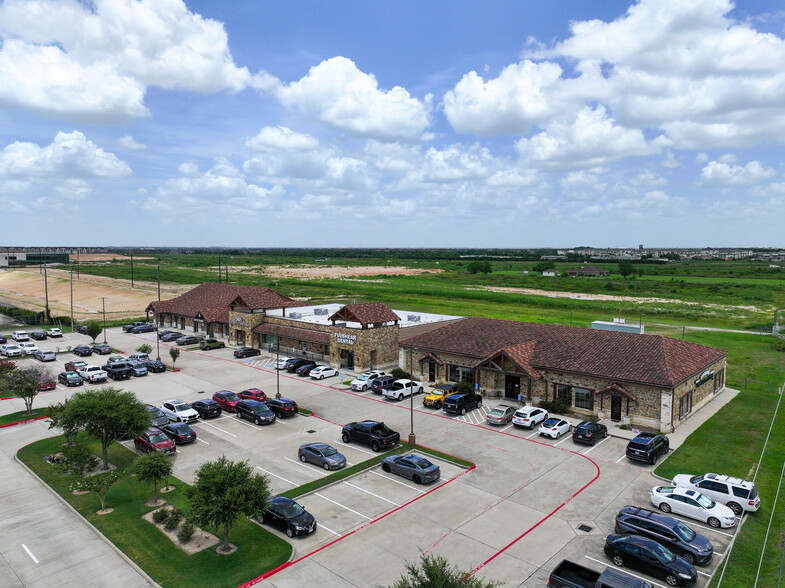 7609 Tiki Dr, Fulshear, TX for lease - Building Photo - Image 1 of 7