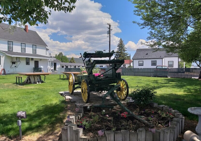 205 Main St, Bridgeport, CA 93517 Bridgeport Inn