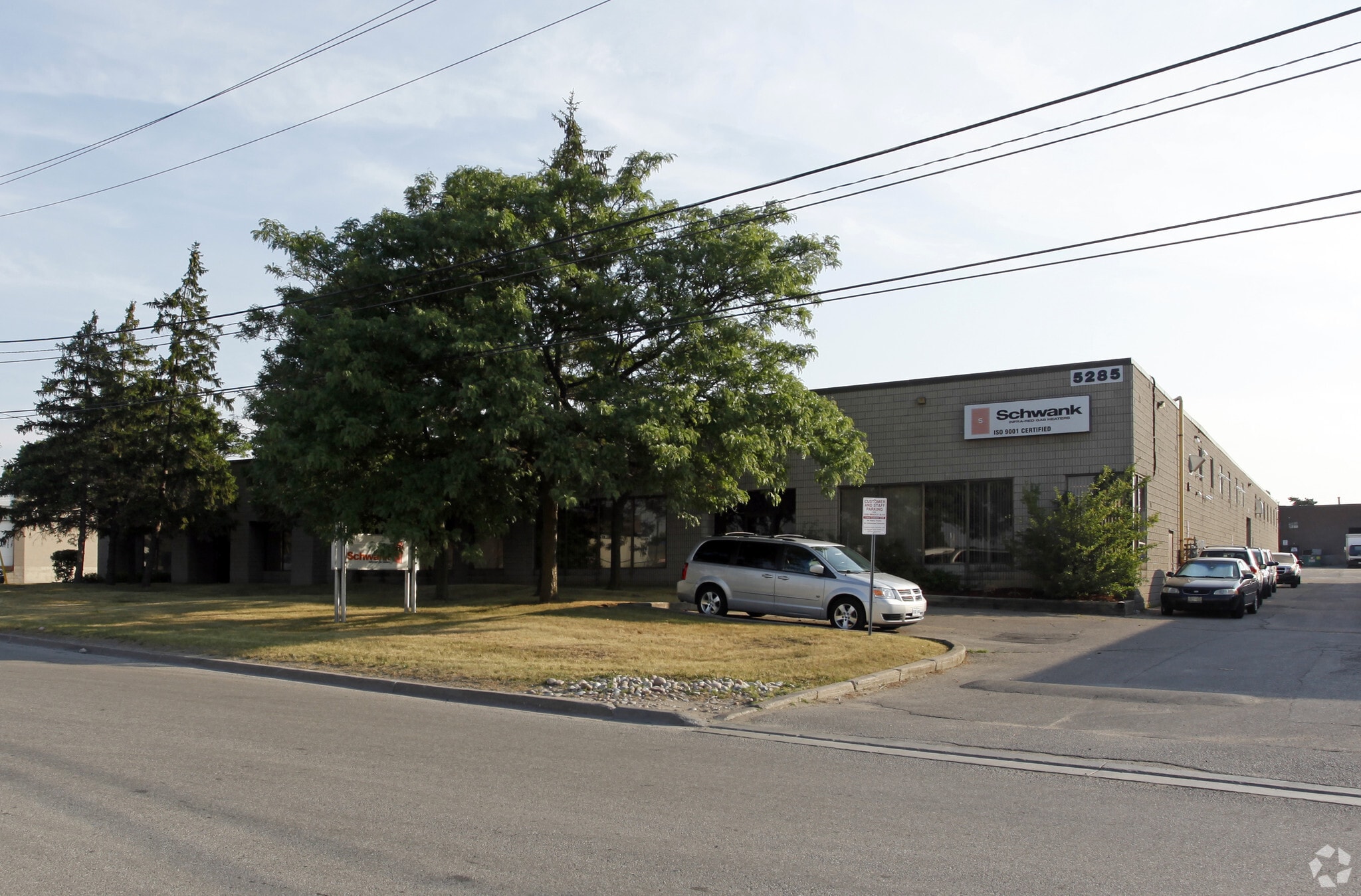 5285 Bradco Blvd, Mississauga, ON for lease Primary Photo- Image 1 of 3