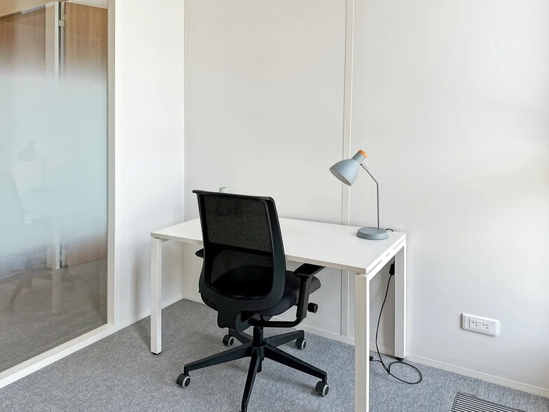 Office in Grenoble for lease - Interior Photo - Image 1 of 10
