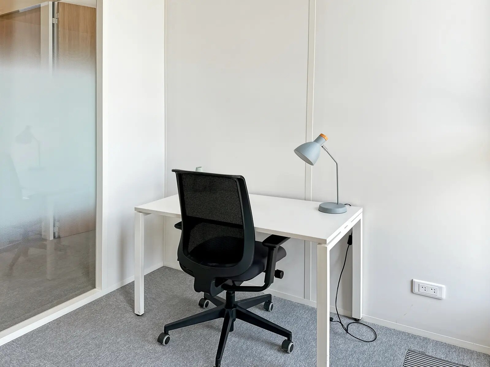 Office in Grenoble for lease Interior Photo- Image 1 of 11