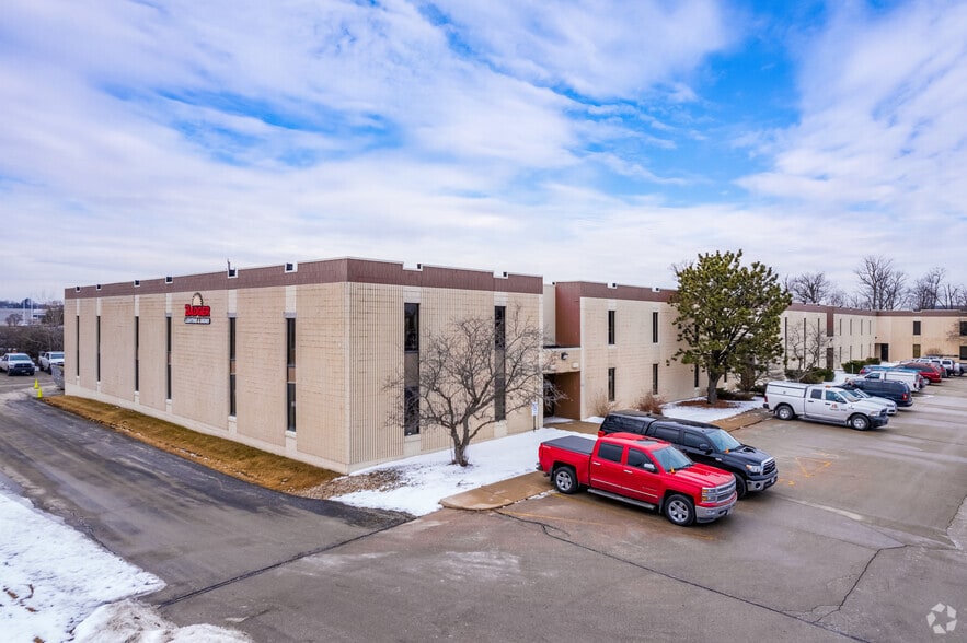16255-16351 W Lincoln Ave, New Berlin, WI for lease - Building Photo - Image 3 of 7