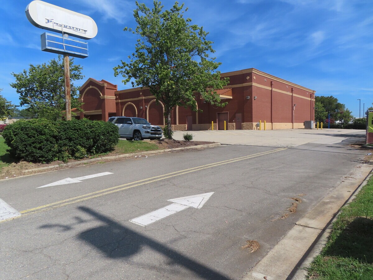 104 N Brightleaf Blvd, Smithfield, NC 27577