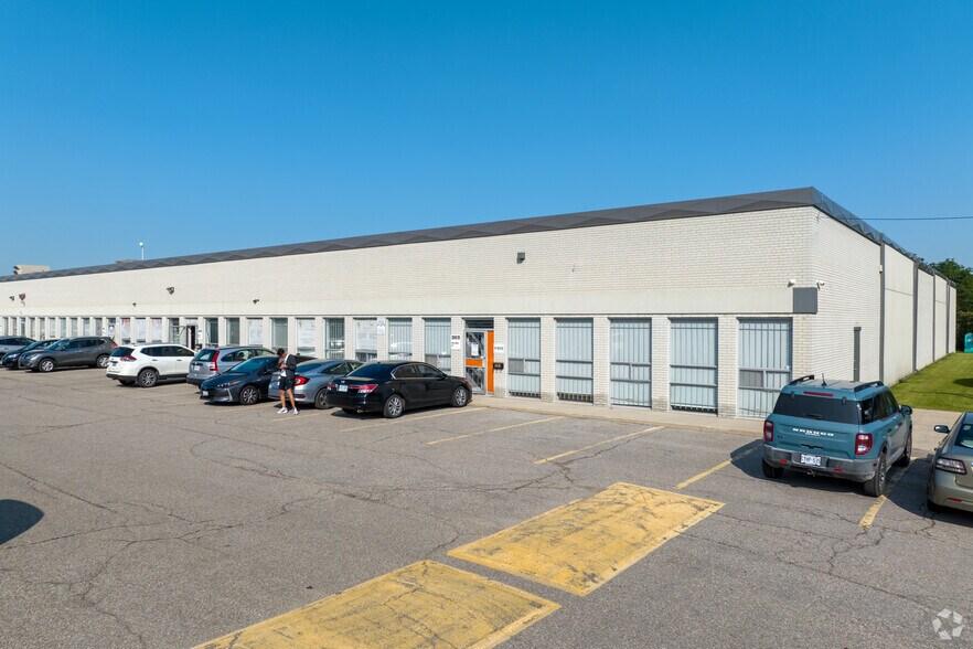 3041-3079 Universal Dr, Mississauga, ON for lease - Building Photo - Image 1 of 5