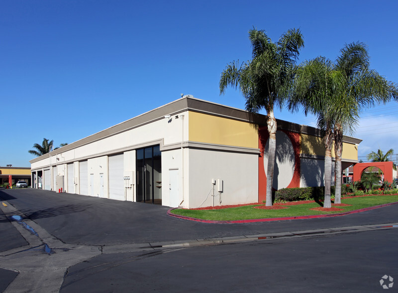 428-450 W Katella Ave, Orange, CA for lease - Building Photo - Image 2 of 3