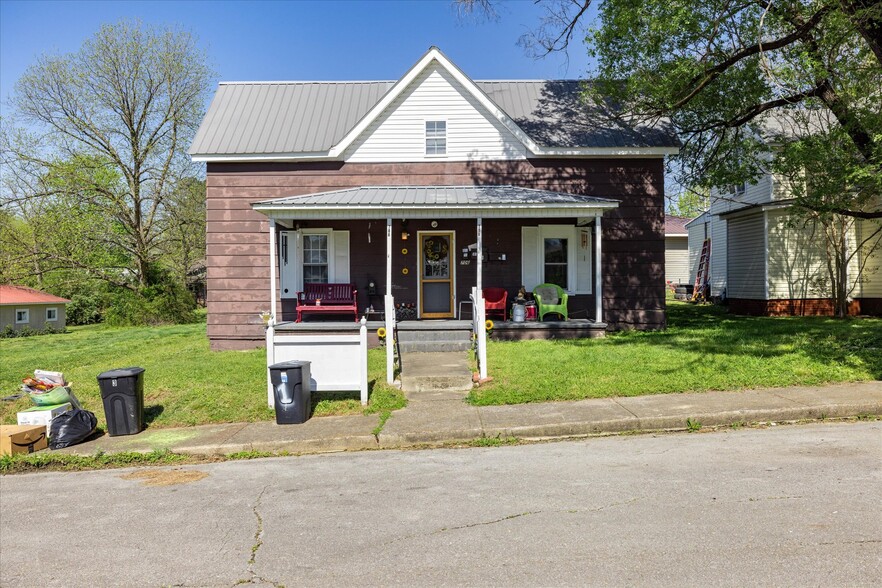 706 Washington Ave, Etowah, TN for sale - Primary Photo - Image 1 of 9