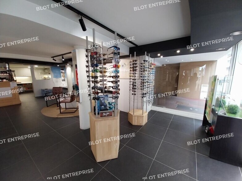 Retail in Pornichet for lease - Interior Photo - Image 3 of 5