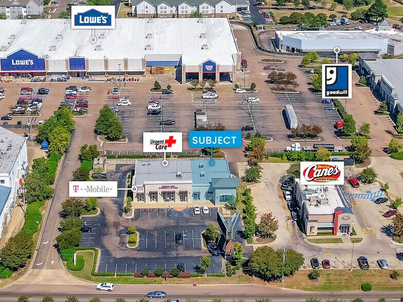 920 E County Line Rd, Ridgeland, MS 39157 3,016 SF Endcap Retail