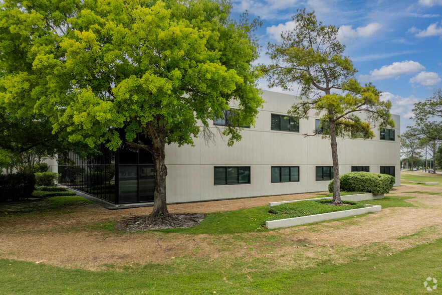 3750 Briarpark Dr, Houston, TX for lease - Building Photo - Image 3 of 6