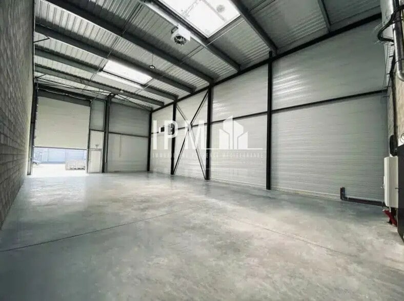 Flex in Marignane for sale - Building Photo - Image 3 of 5