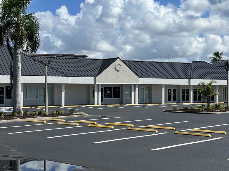 7205 Estero Blvd, Fort Myers, FL for lease - Building Photo - Image 1 of 8