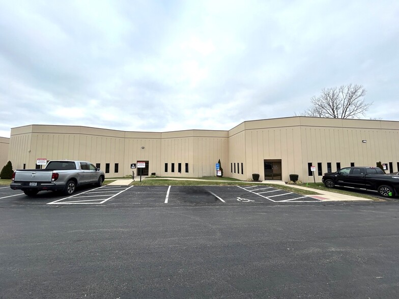 977-997 Senate Dr, Centerville, OH for lease - Building Photo - Image 1 of 3