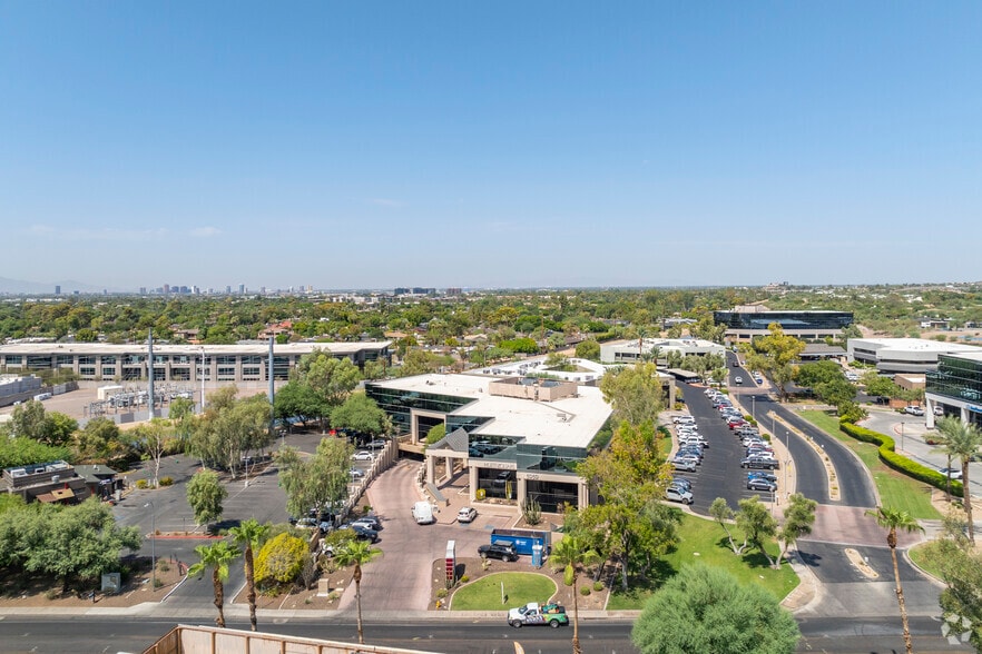 5050 N 40th St, Phoenix, AZ for lease - Building Photo - Image 3 of 5