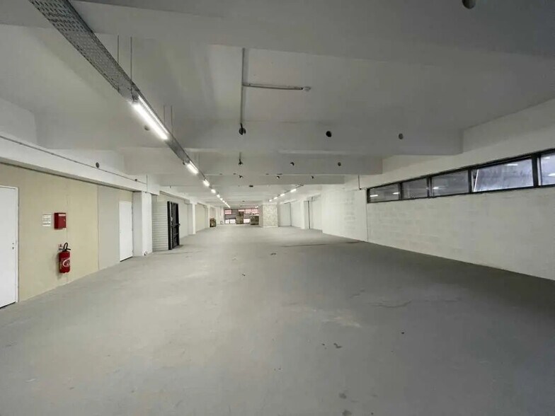 Flex in Pantin for sale - Interior Photo - Image 3 of 10