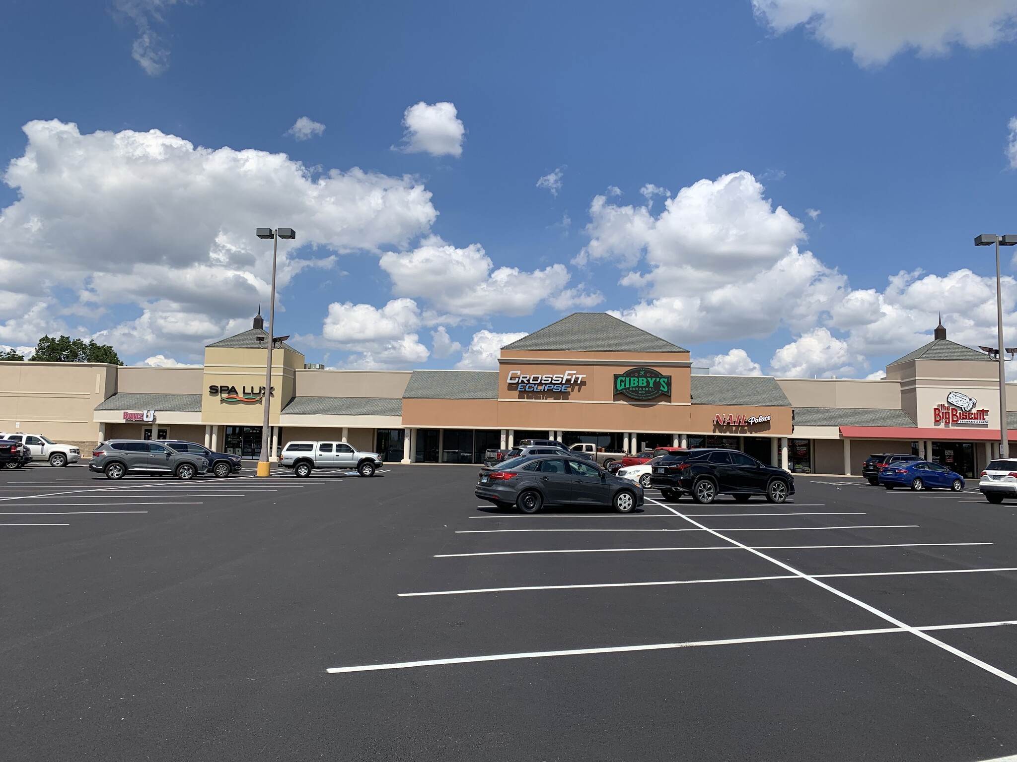 8922-8930 S Memorial Dr, Tulsa, OK for lease Building Photo- Image 1 of 5