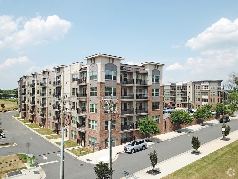 605 Jetton St, Davidson, NC for sale - Primary Photo - Image 1 of 1