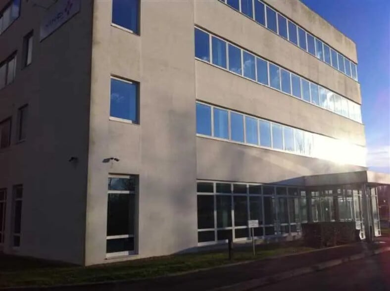 157 Rue De La Minière, Buc for sale - Building Photo - Image 3 of 11