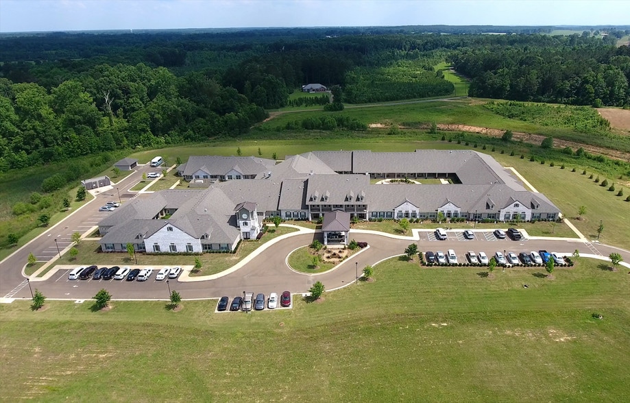 209 Doug Rushing Dr, McComb, MS for sale - Primary Photo - Image 1 of 1