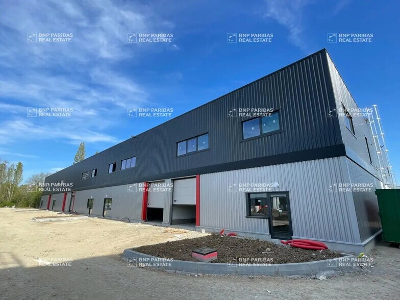 Flex in Joué-lès-Tours for lease - Building Photo - Image 1 of 26